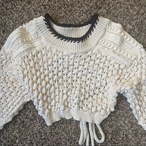 Cute Cropped Crochet Off-White Sweater with Open Back And Tassel Detail Zara